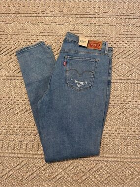 Levi’s 711 Skinny Jeans